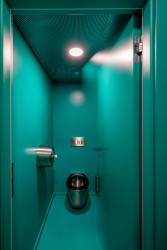 Kavárna Kontejner na Ortenově náměstí od Collarch studia