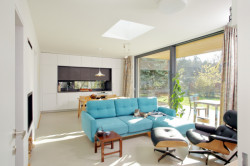 Rodinný dvojdům v Klánovicích od Jakuba Chocholy