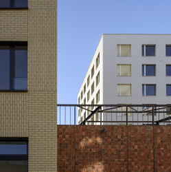 Detaily budov rezidence Pergamenka (Rezidenční bydlení vzniklo z holešovického brownfieldu; A69 architekti)