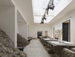 Dánsko vystavuje svůj pavilon během rekonstrukce, takže se člověk ocitá v podstatě na staveništi. 