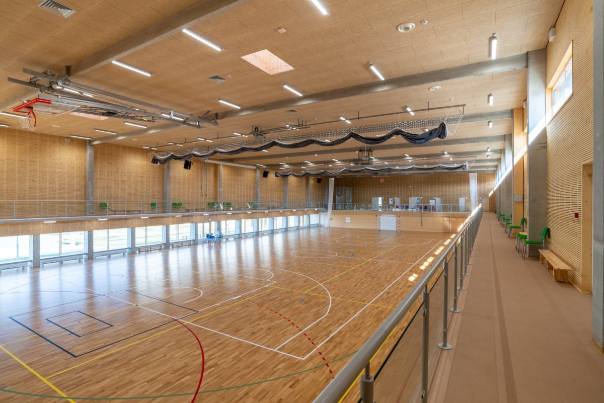 Atelier CMJN: Tělocvična základní školy Chýně