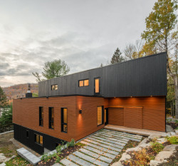 Víkendový dům z prefabrikovaných modulů, Figurr Architects Colective