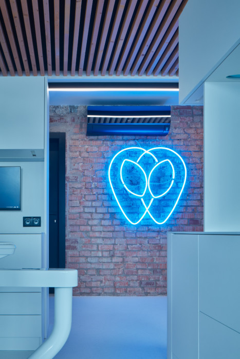 Dentální klinika myTREEDK v Opavě, QARTA Architektura / David Wittassek