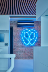 Dentální klinika myTREEDK v Opavě, QARTA Architektura / David Wittassek