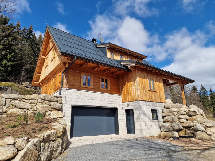 Douglaska se vyznačuje přírodní krásou, pevností, odolností a estetickým vzhledem.