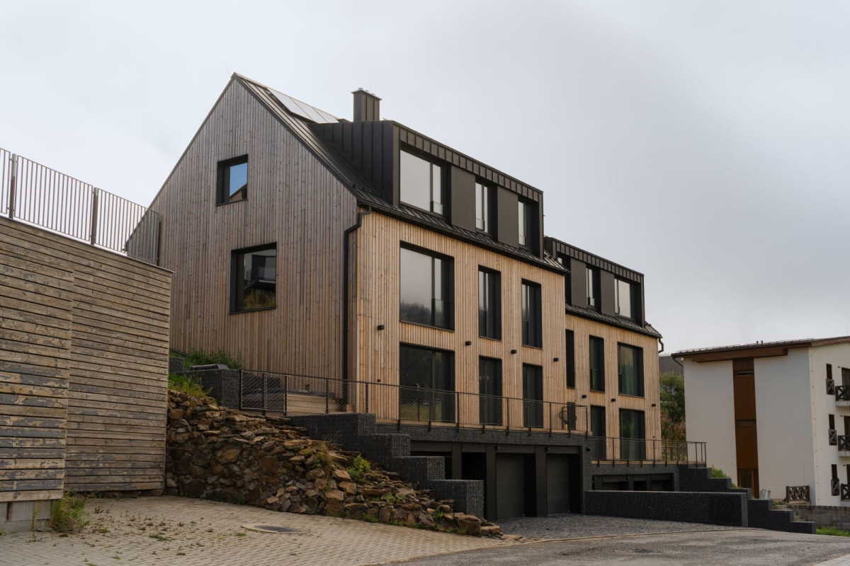  (Apartmánový dvojdům v Krušných horách; BekArch)