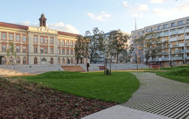 Revitalizace Komenského náměstí v Praze na Žižkově, MCA atelier/ Pavla Melková, Miroslav Cikán