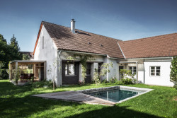 Rekonstrukce rodinného domu v Kolovratech, OTA ateliér (Tomáš Henel, Ondřej Fiala)