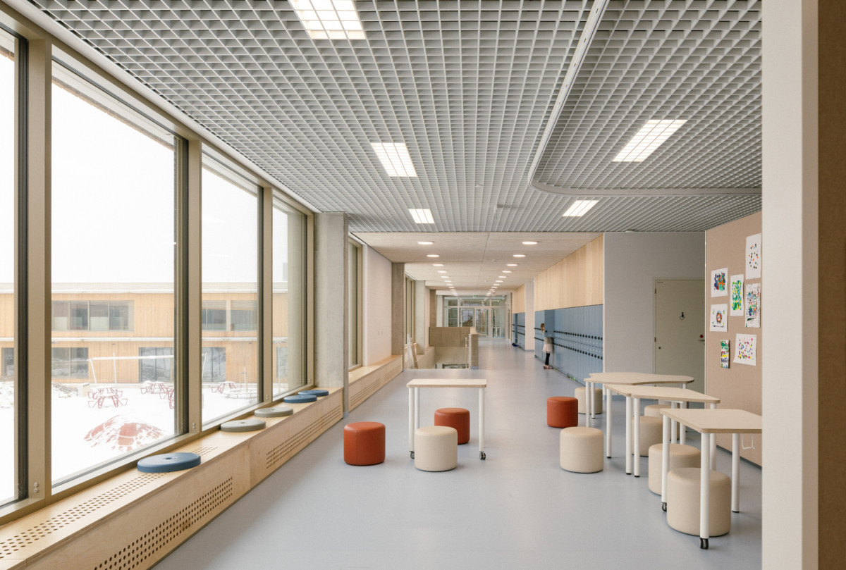 Pobytová chodba (Nová škola LOŠBATES; SOA architekti)