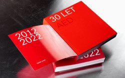 Kniha Třicet let firmy AED Project