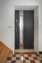 Jak vybrat bezpečnostní vchodové dveře, které podtrhnou design vašeho domu?