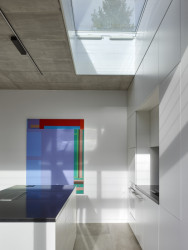 Pohled od kuchyně (Rodinný dům v Řepích, Stempel & Tesař architekti)