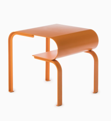 Galerie THE DESIGN zve na vernisáž výstavy On Chair – Balancing on the Edge of Comfort 21.6. od 18h