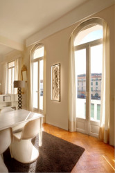 Designové nástěnné světlo Atlantis LT s předním panelem z olycale kamene.Cinier - Mire Vertigo.