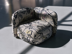 Pohovka od designérského studia Lexová & Smetana