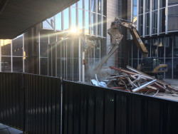 V Praze začala demolice hlavních věží komplexu Transgas. Foto: Matěj Beránek