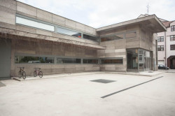 Ivan Kroupa architekti: Tiskárna Karmášek v Českých Budějovicích