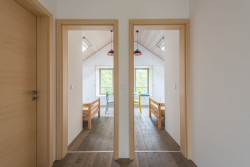 Dřevostavby VESPER HOMES spojují krásnou architekturu, zdravé prostředí i příjemnou atmosféru. (Na obrázku rodinný dům na Slapech)