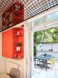 K bytu náleží soukromý dvorek, je stejně veký jako byt samotný. (Bydlení na 37 metrech čtverečních; hurá studio)