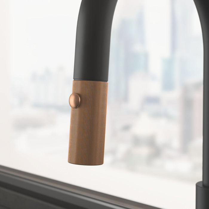 Kuchyňská baterie Maris Stripes - detail měděné koncovky