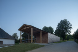 Společenský sál farního centra v Lidečku od studia AEIOU