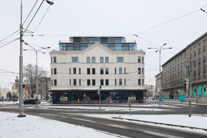 Ostravica při příjezdu do centra Ostravy. Už ne ostuda, ale chlouba. (Textilia – zreknstruovaná ikona Ostravy; Master Design)