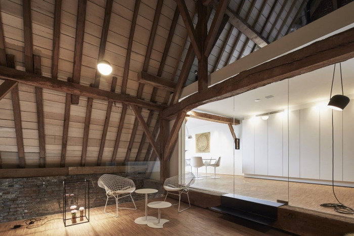 The Waterdog, vestavba architektonického studia do kaple, Klaarchitectuur