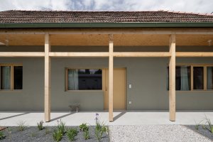 Nízkonákladová rekonstrukce dělnického domku v okresním městě Šaľa od ORA Architekti