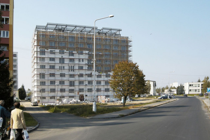 gutgut, Panelák v Rimavskej Sobote, stav v průběhu rekonstrukce - foto