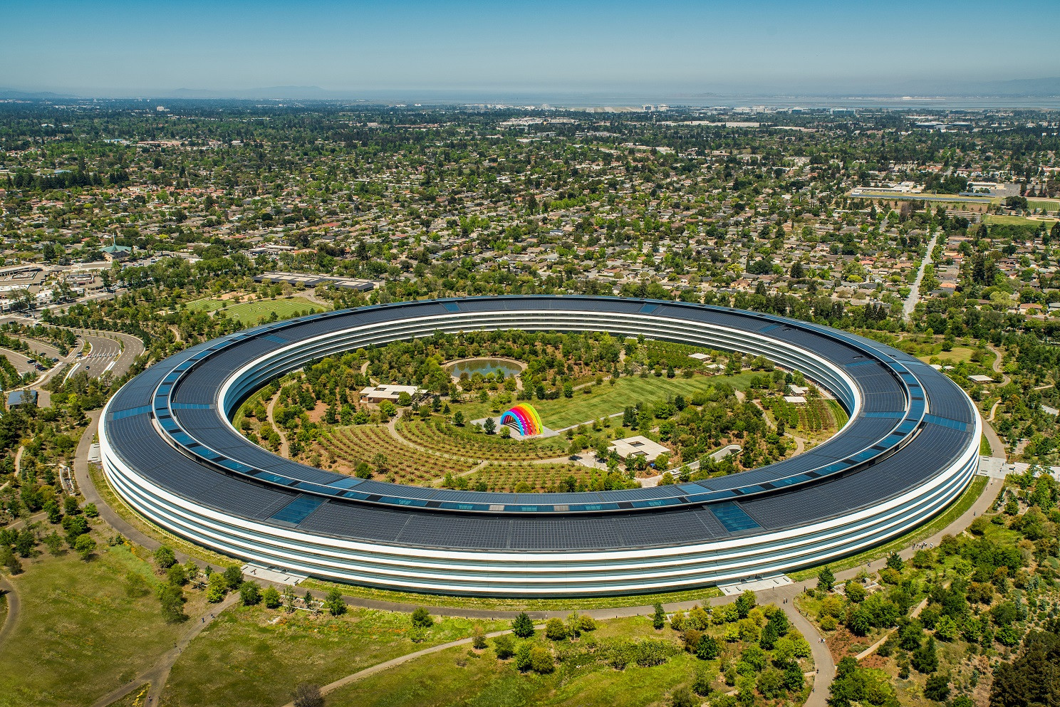 Apple Park - sídlo firmy v USA