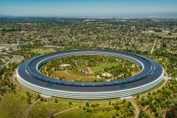Apple Park - sídlo firmy v USA