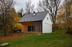 Majo architekti navrhli drobný rekreační objekt v jihočeském Senotíně