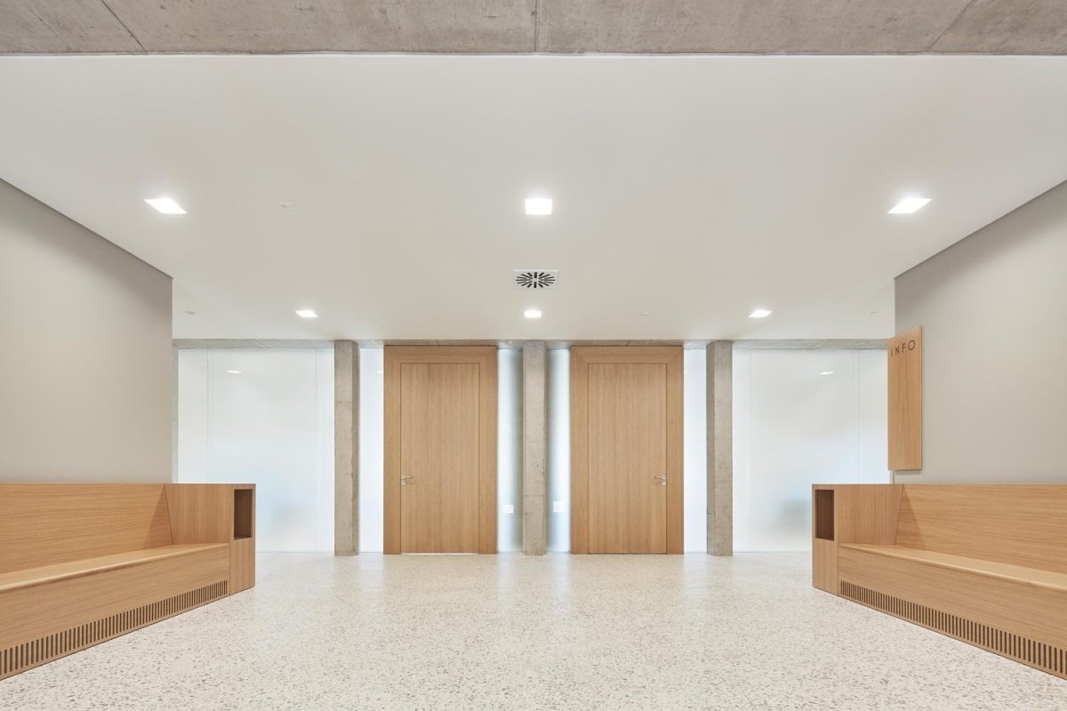 Rekonstrukce budovy okresního soudu Tübingenu od studia Dannien Roller Architekten