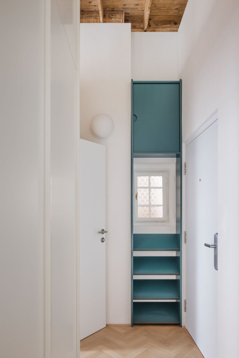 Byt G, Grau Architects: Barvy jsou jasné, ale všeho s mírou, a tak akorát. Díky čemuž celý interiér, i přes svou živost, působí jednotně, uceleně a harmonicky