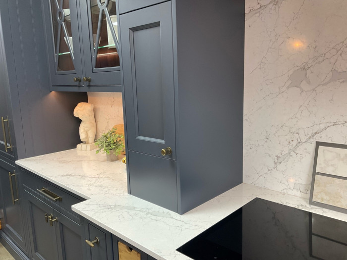 Leštěný tvrzený kámen Calacatta Olympos od TechniStone.