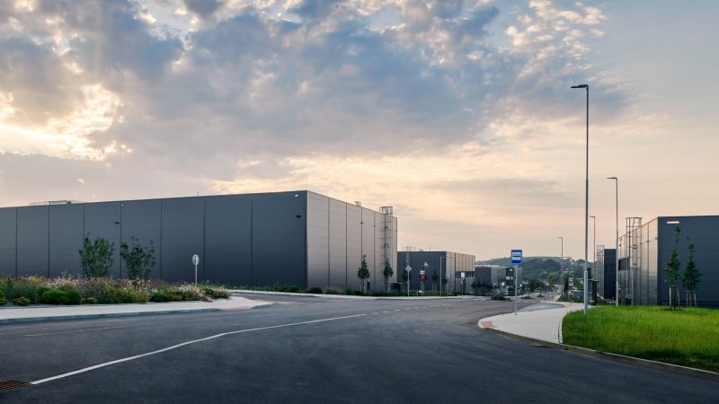 Logport Prague West od Expert Architects