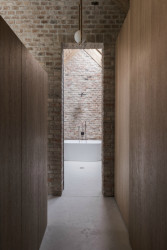 Dom V, Martin Skoček