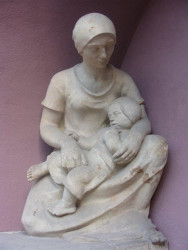 Václav Vejrych a Jaroslav Kabeš, Gymnázium v Pelhřimově, sochařská výzdoba - foto