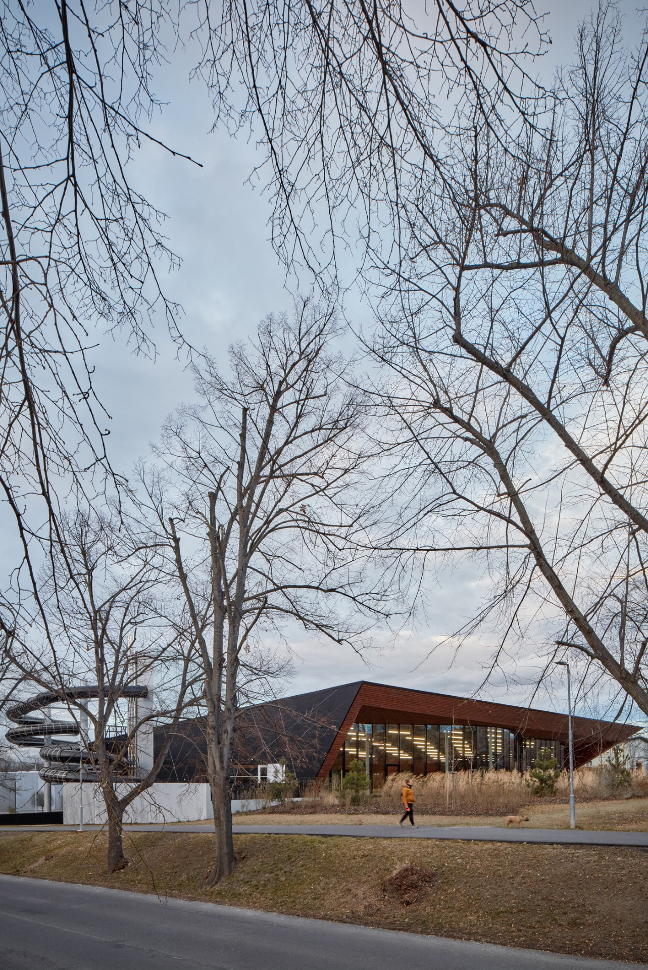 Plavecká hala v Lounech od studia dkarchitekti