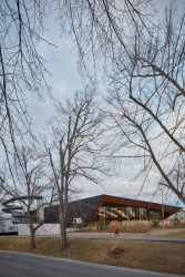 Plavecká hala v Lounech od studia dkarchitekti