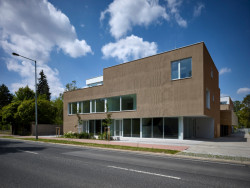 Bytový dům Klánovické Atrium, VYŠEHRAD atelier / Pavel Marek, Zdeněk Rychtařík, Martin Šafránek, Jiří Smolík, Vojtěch Lstibůrek
