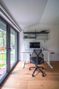 Architektka Tereza Čudová Ajmová zrekonstruovala dřevostavbu na Nymbursku.