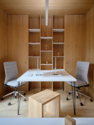 Rodinný dům a sídlo firmy Eko Modular hned vedle sebe - vše z modulů.