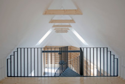 Obecní knihovna ve Statenicích, majo architekti / Jan Jaroš, Martin Poláček.