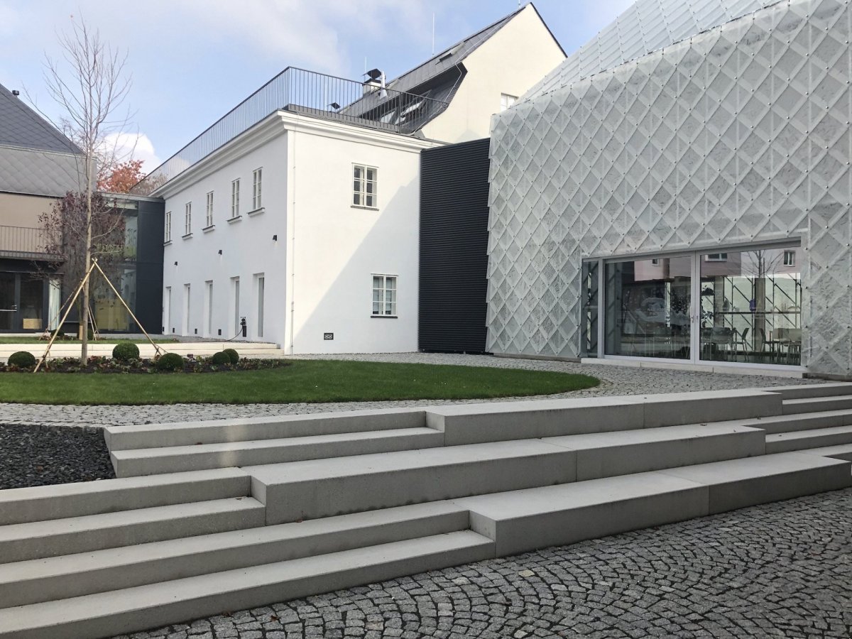 Sídlo firmy Lasvit v Novém Boru od architektonické kanceláře ov-a