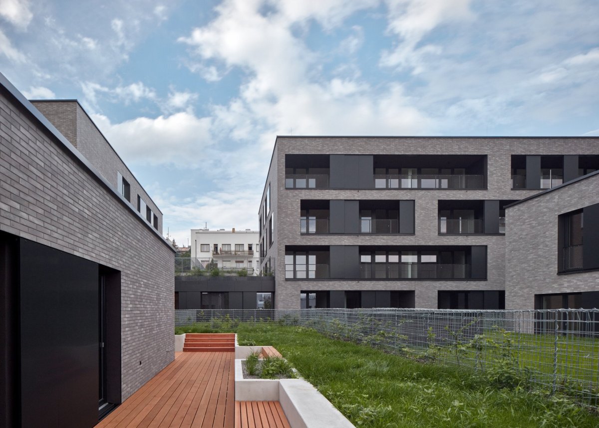 Čtyři domy v jednom v Neumannově ulici v Brně od Kuba & Pilař architekti