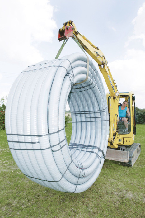 Potrubní systém RAUTHERMEX od REHAU je z polyetylenové (PE-Xa) trubky s vysokou hustotou.