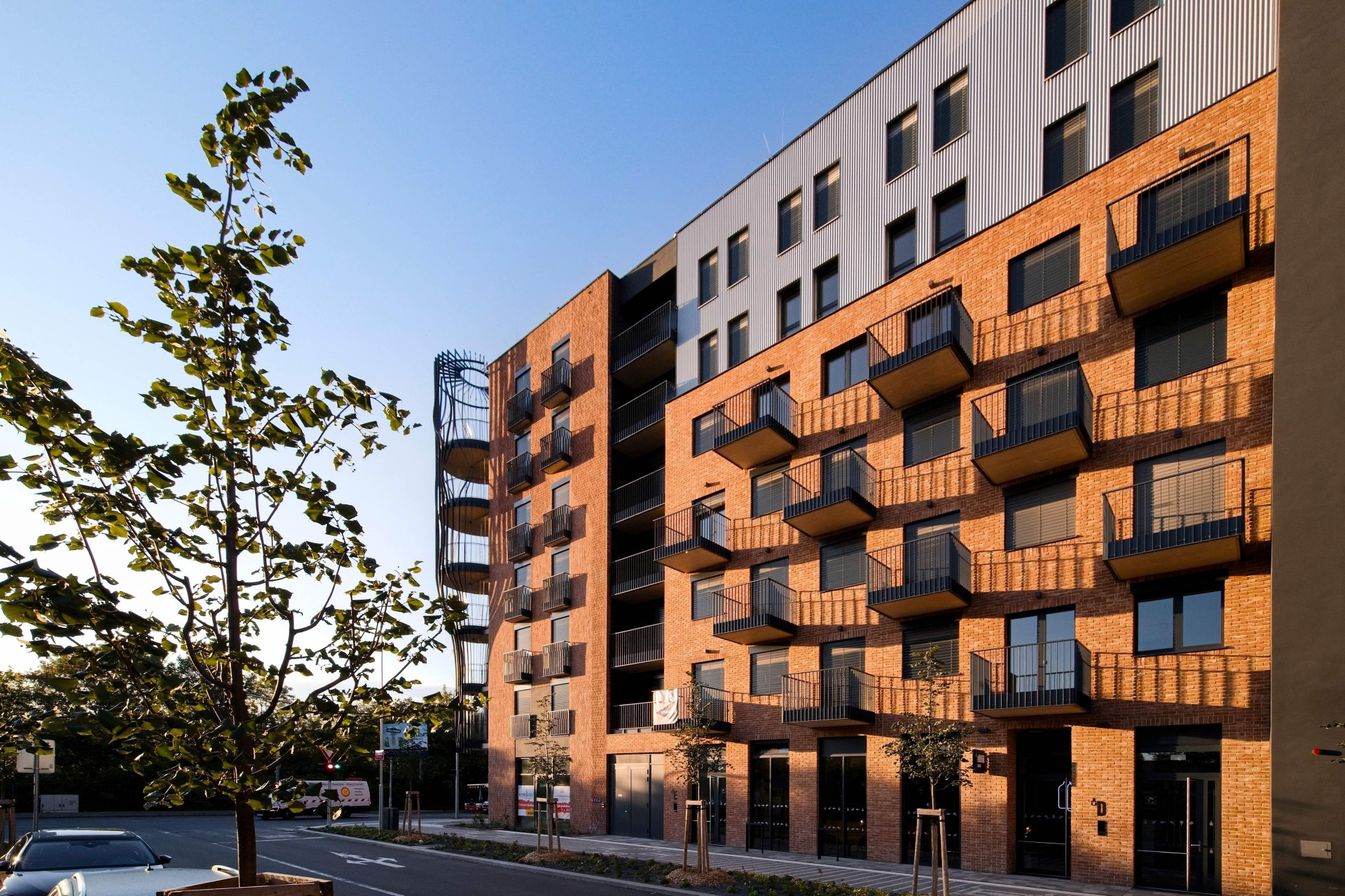 Dříve lihovar, dneska 240 bytů všech velikostí. A vyrostou další byty, kanceláře a restaurace.