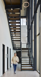 Sportovní hala ETB Sombroek ve městě Edam-Volendam v Nizozemsku od studia Kuiper Steur Architecten