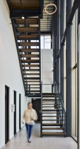 Sportovní hala ETB Sombroek ve městě Edam-Volendam v Nizozemsku od studia Kuiper Steur Architecten